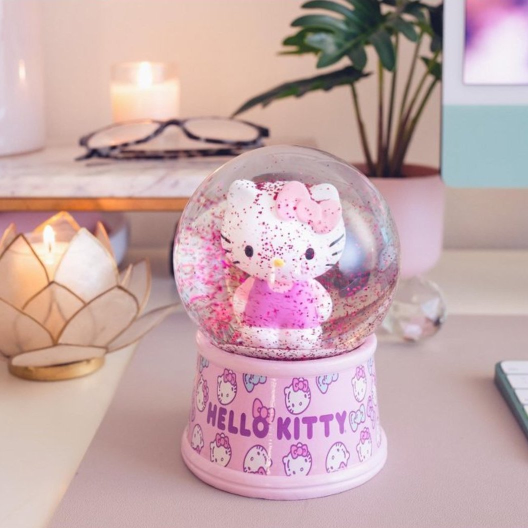 Hello Kitty 100mm Light Up Snow Globe - OVERRATED