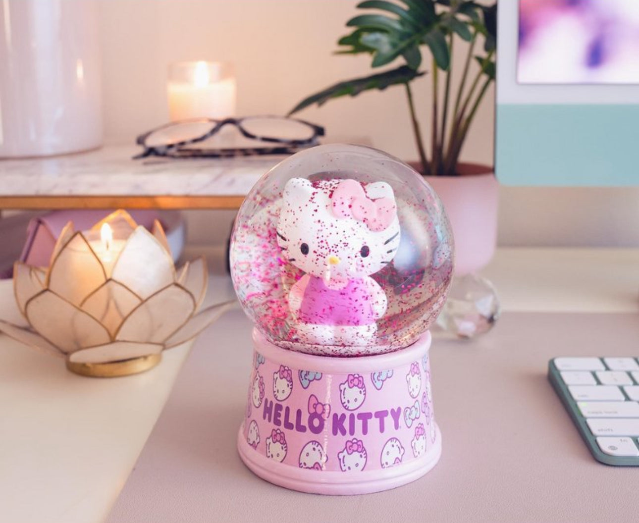 Hello Kitty 100mm Light Up Snow Globe