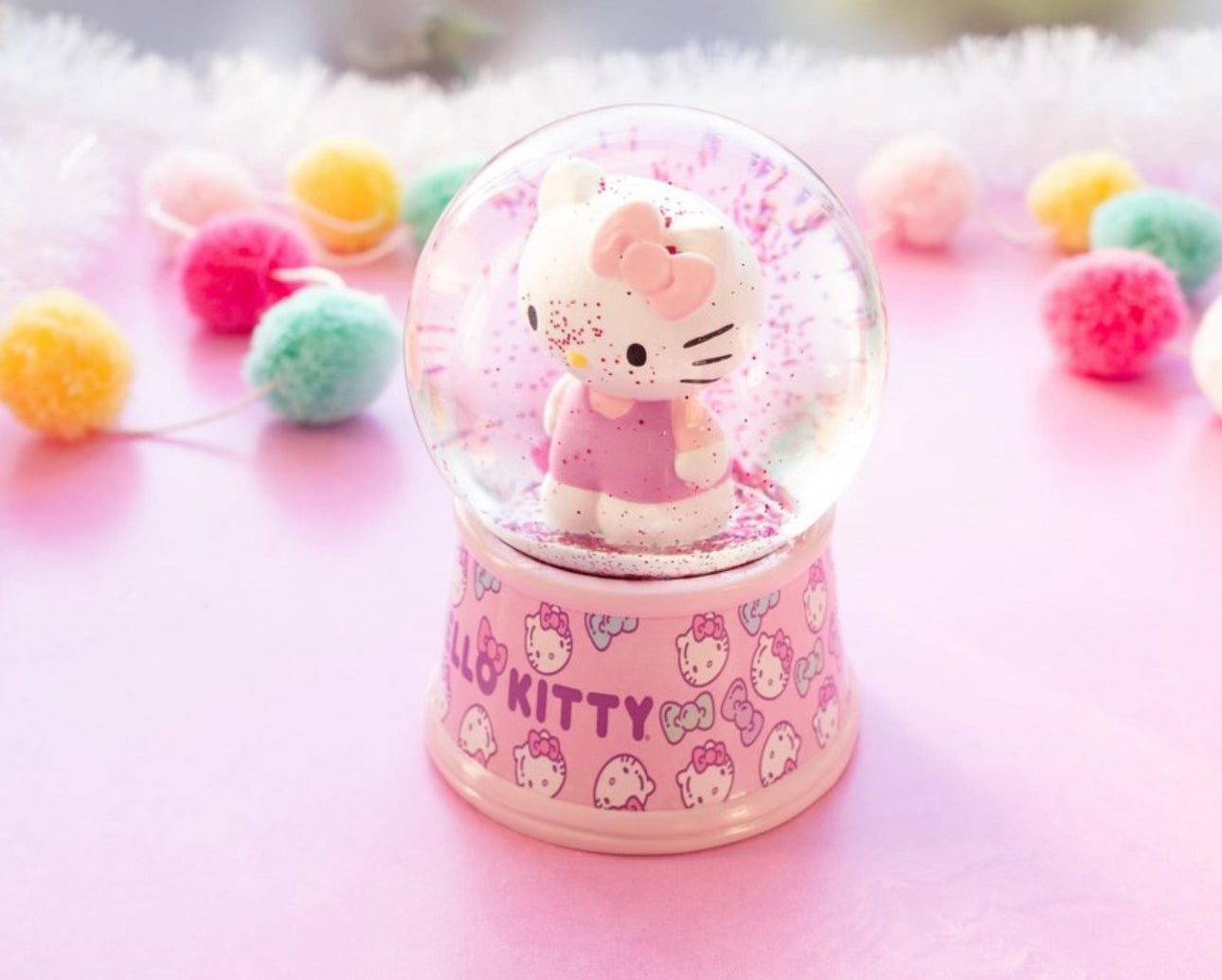 Hello Kitty 100mm Light Up Snow Globe