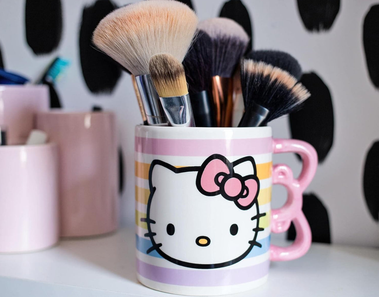 Hello Kitty 20oz Mug with Sculpted Bow Handle