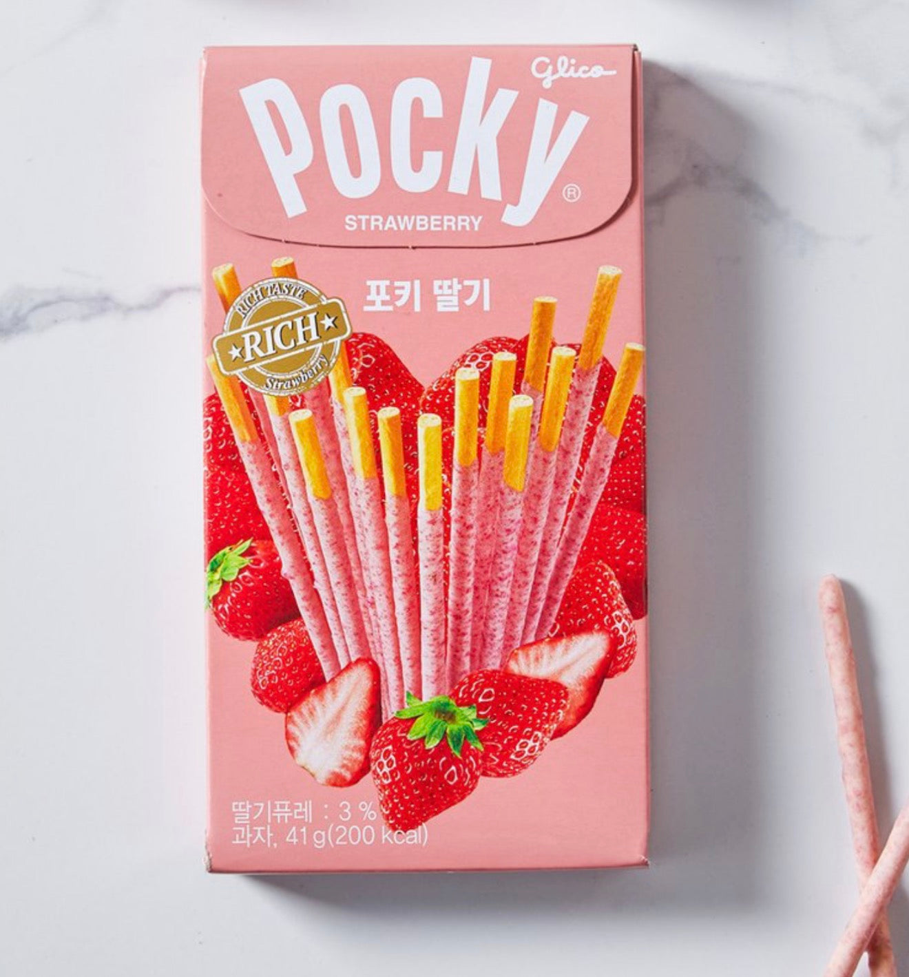 Pocky Korea Strawberry  Biscuit Sticks  1.45 oz