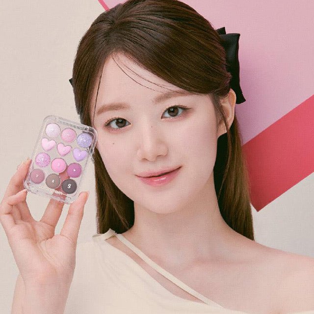 Colorgram eyeshadow palette close up model lavender eye - Overrated Korean Beauty & More