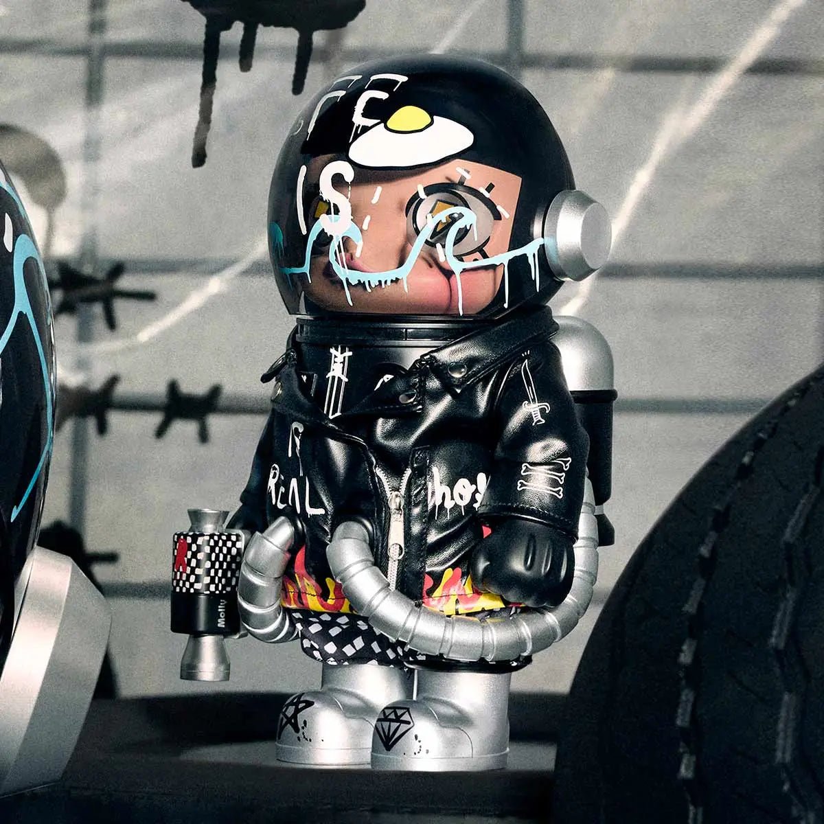 Pop Mart MEGA SPACE MOLLY 400% Limited Edition Trevor Andrew Figure - OVERRATED